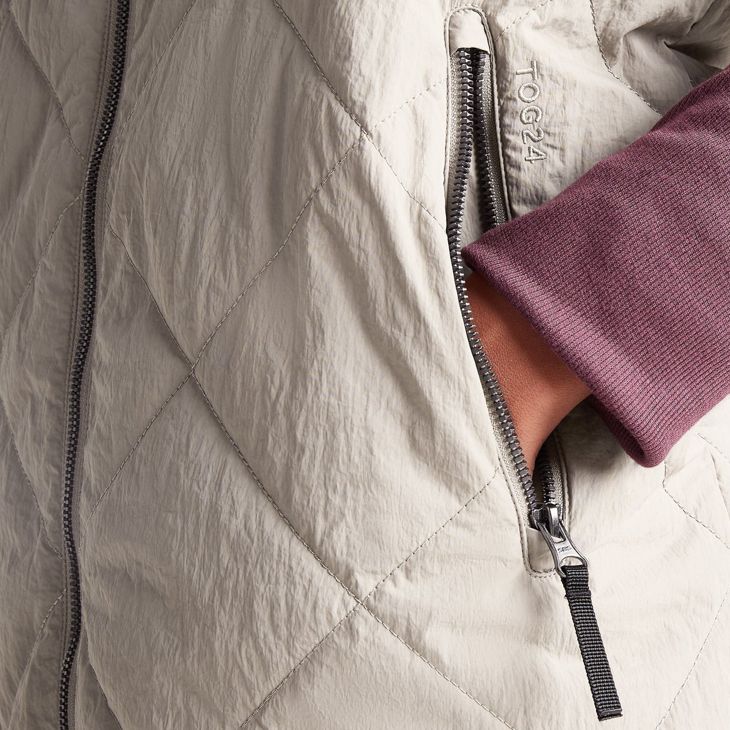Anda Womens Shower Resistant Insulated Gilet - Dark Taupe