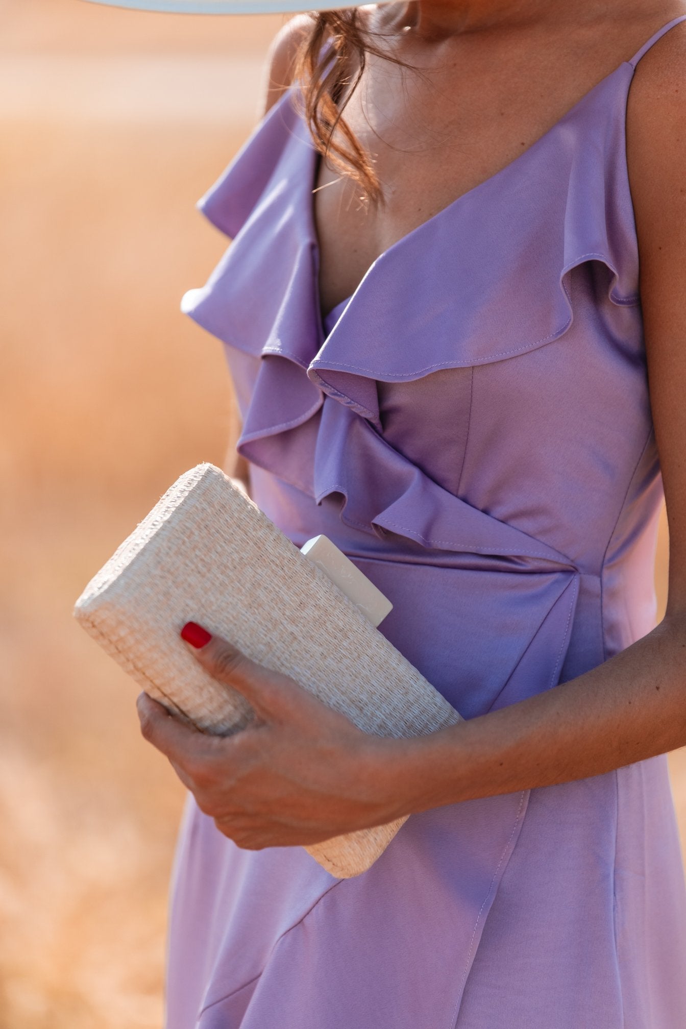 Clutch Slim Rafia Hueso Crema · Rivera ·