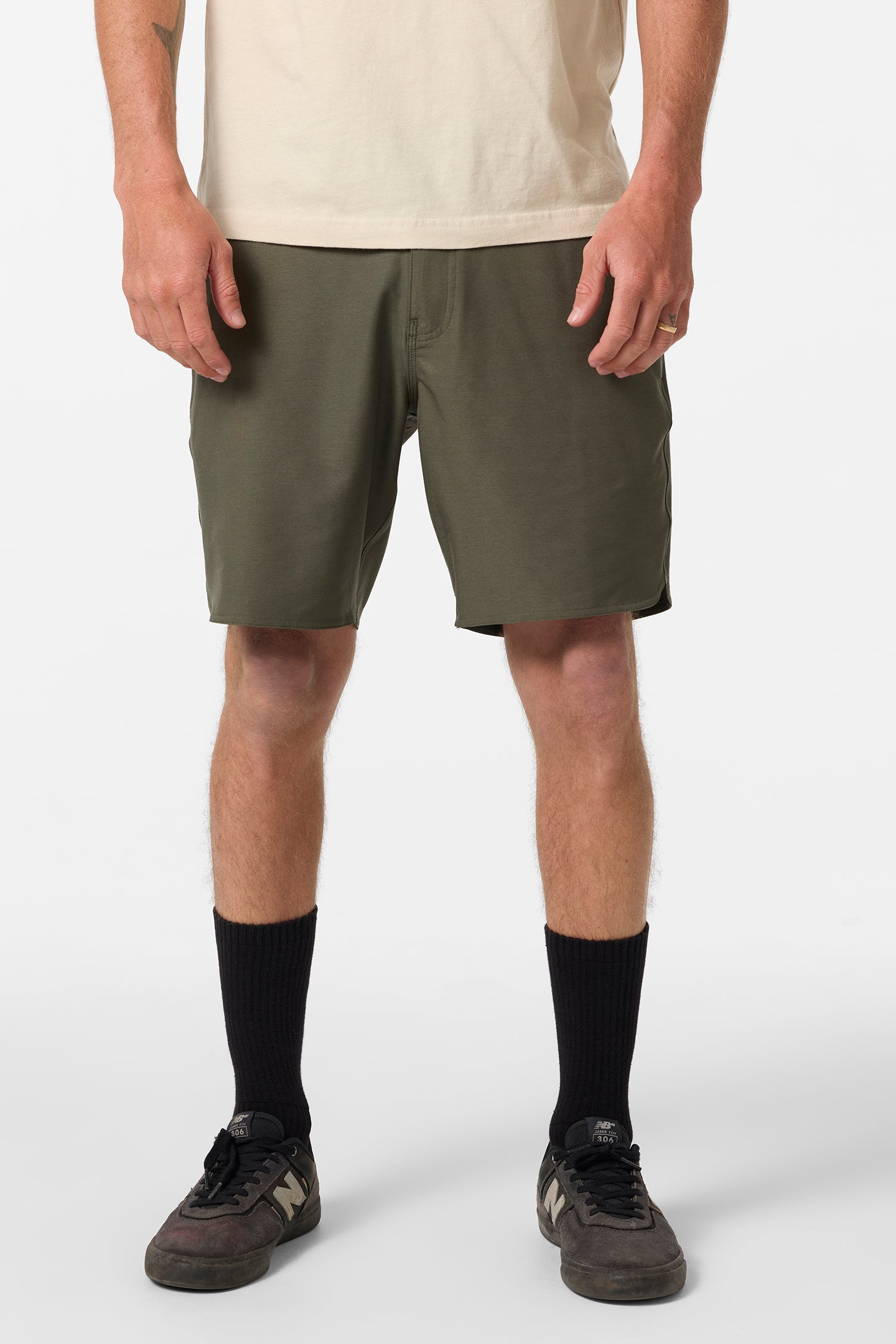 Utility Scallop Hybrid 18" Hybrid Shorts