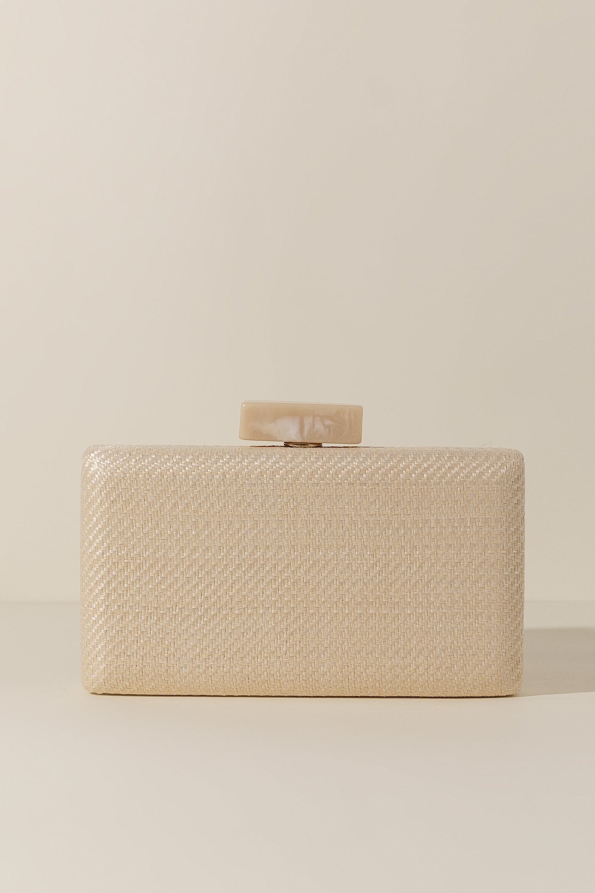 Clutch Slim Rafia Hueso Crema · Rivera ·