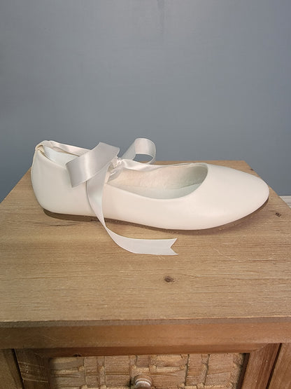 Girl's Ribbon Shoe