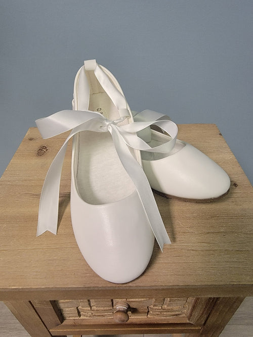 Girl's Ribbon Shoe