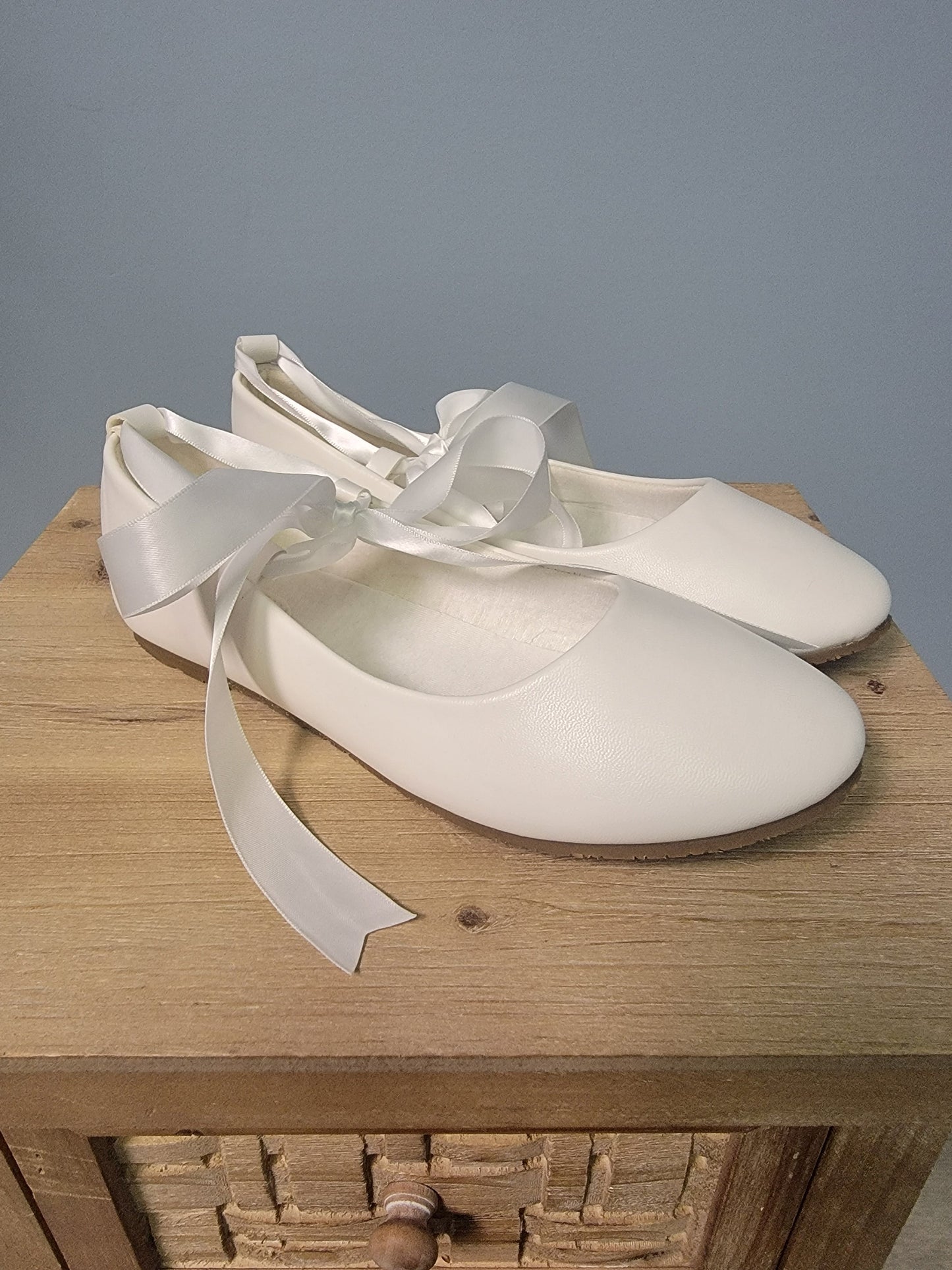 Girl's Ribbon Shoe