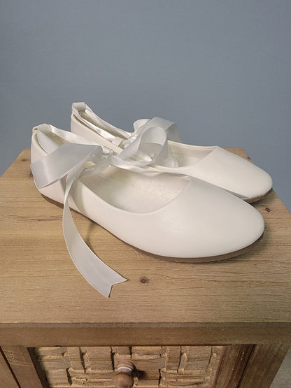 Girl's Ribbon Shoe