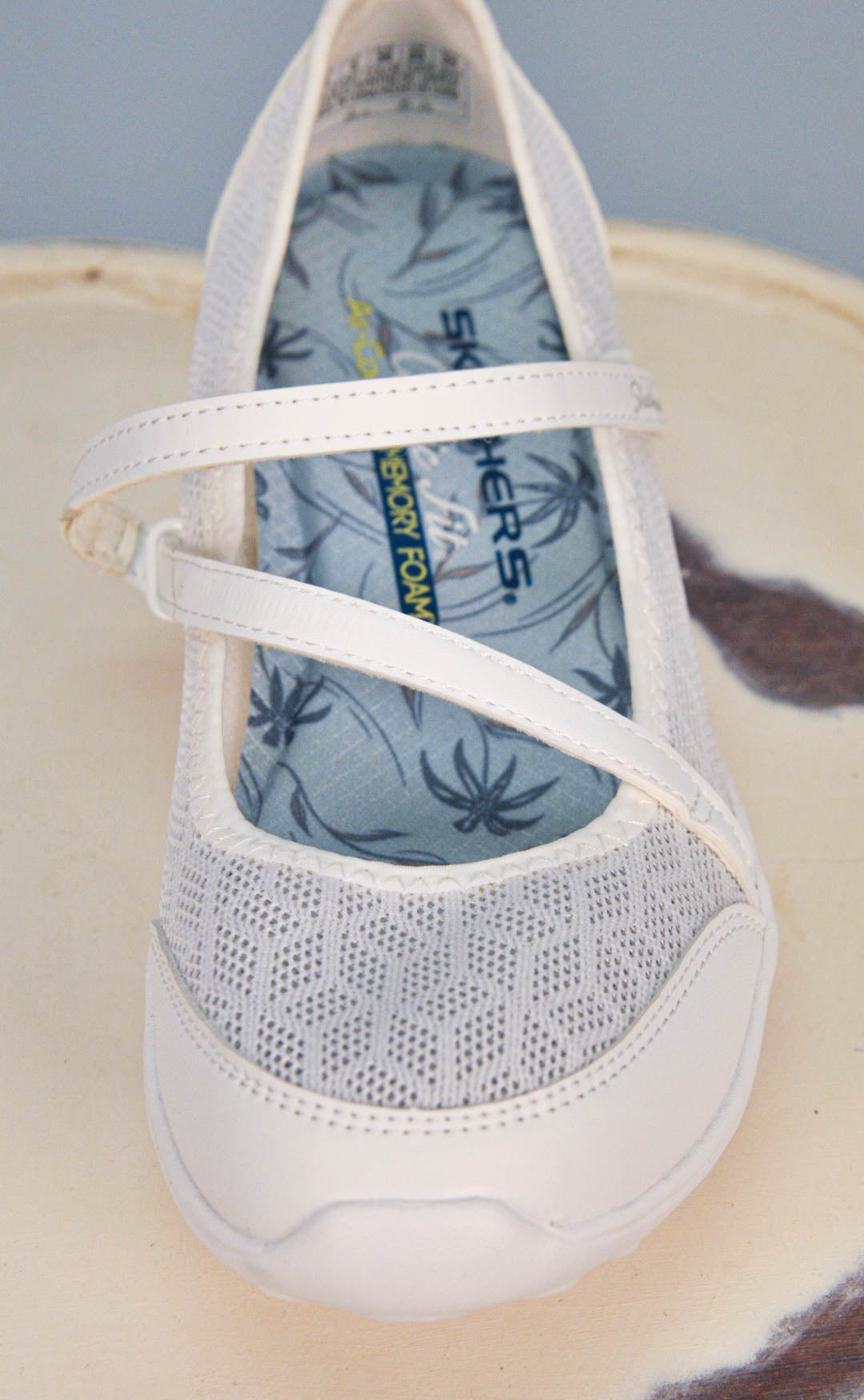 Be Light Temple Shoe Available in size 6