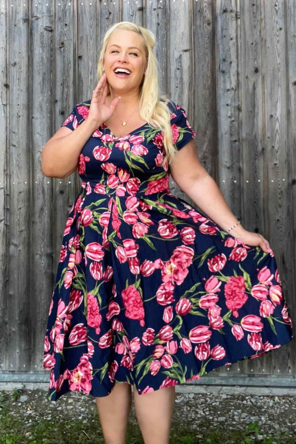 Lily Short Sleeved 50s Pleated Dress in Navy Tulip