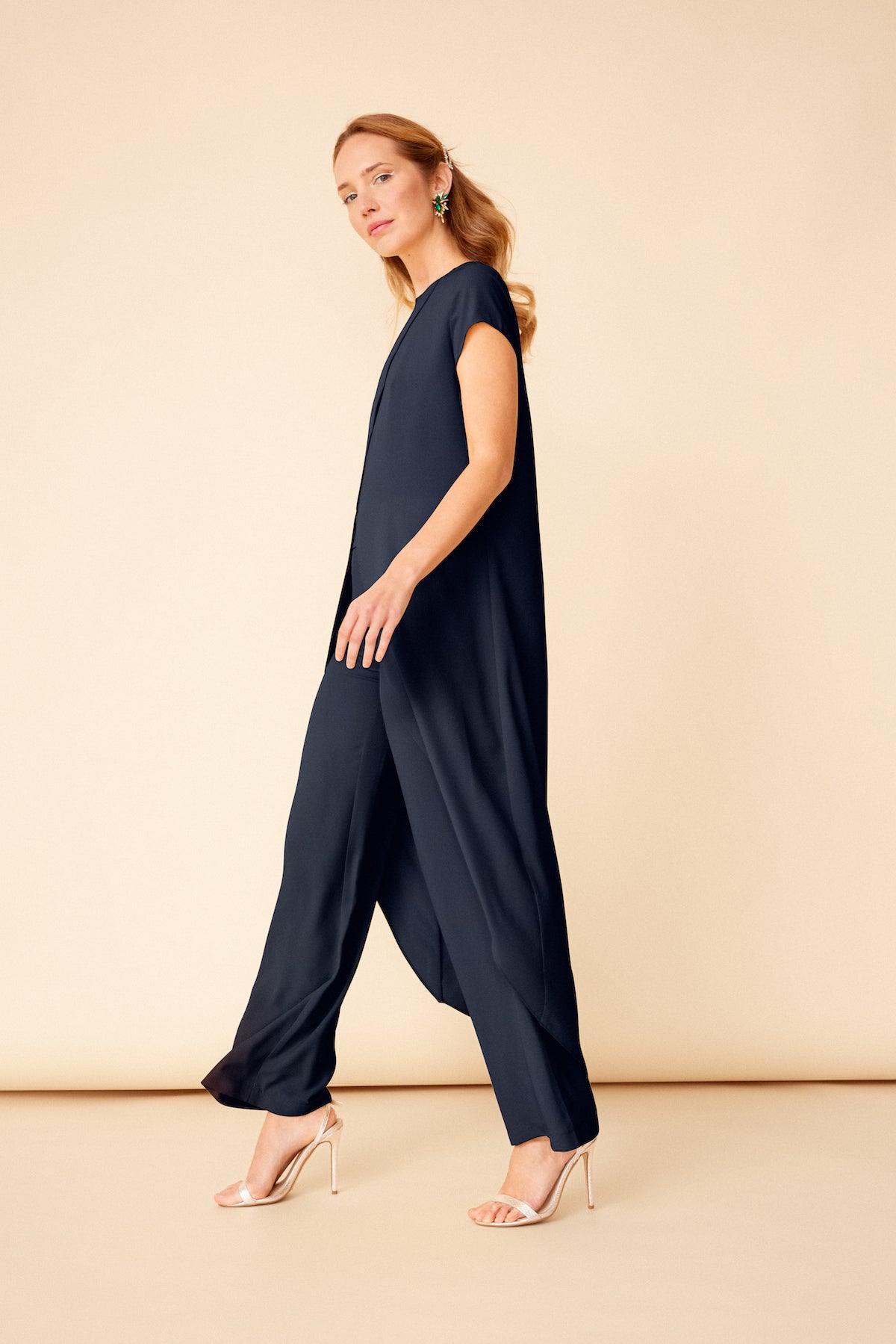 Top Maca Navy · Wisteria ·